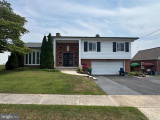 511 HAMILTON AVE, Waynesboro, PA 17268