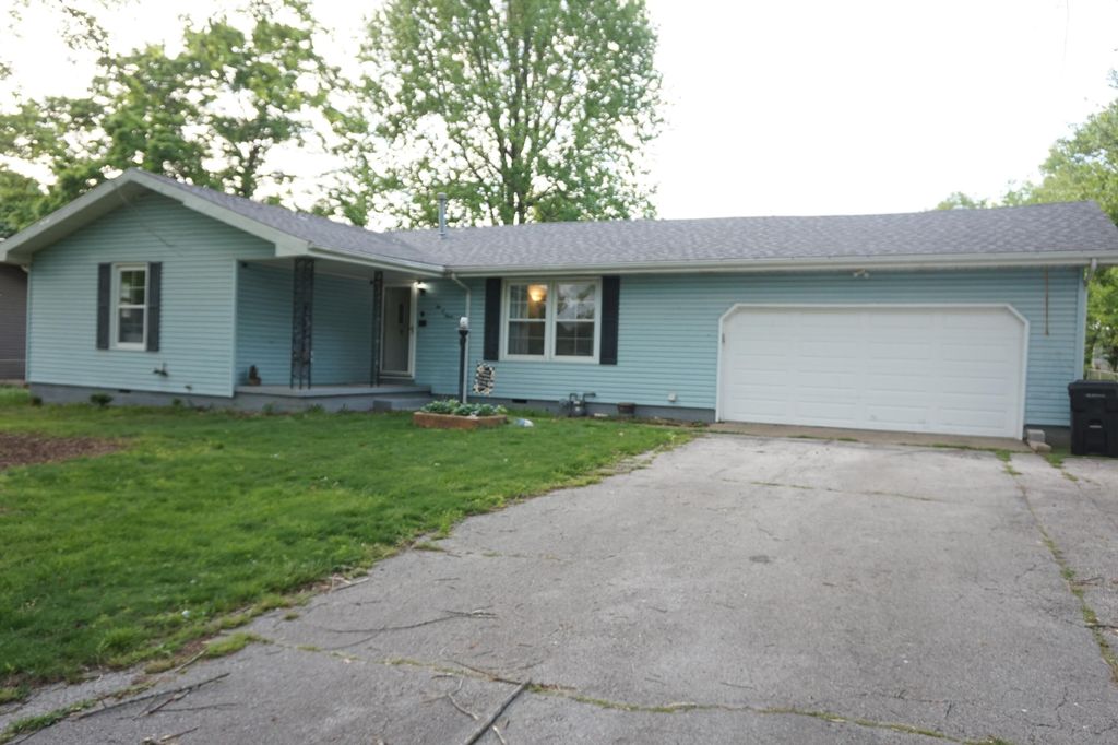 203 W King Drive, Willard, MO 65781