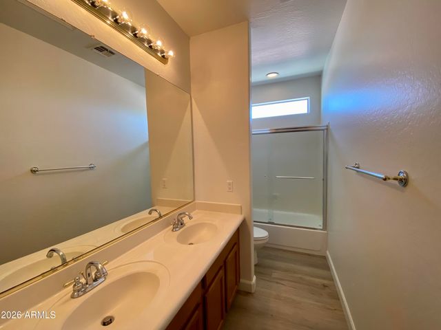 8777 W HAYWARD Avenue, Glendale, AZ 85305