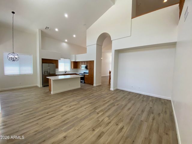 8777 W HAYWARD Avenue, Glendale, AZ 85305