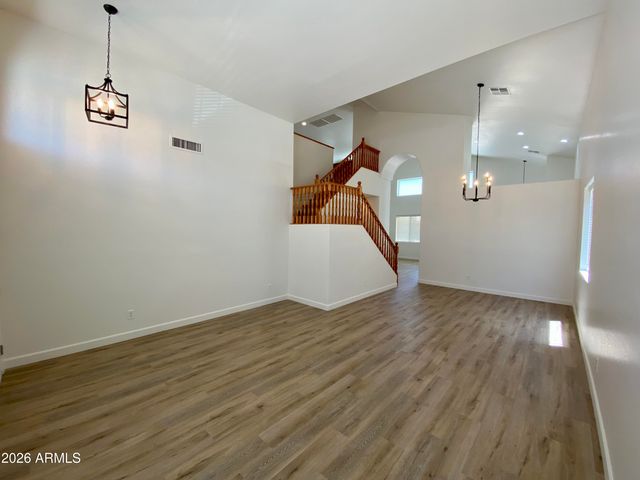 8777 W HAYWARD Avenue, Glendale, AZ 85305