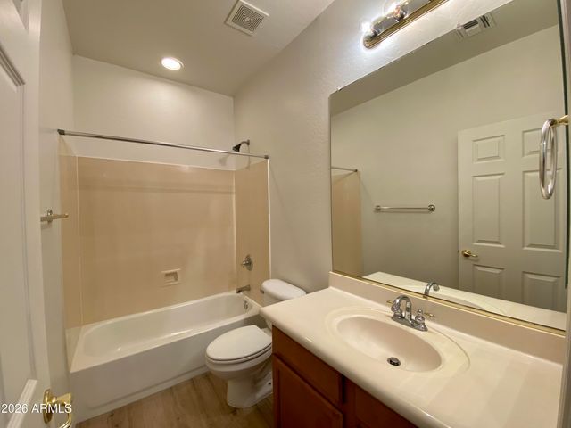8777 W HAYWARD Avenue, Glendale, AZ 85305
