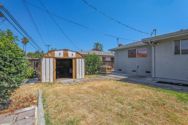 7284 Cromwell Way, Sacramento, CA 95822