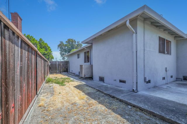 7284 Cromwell Way, Sacramento, CA 95822