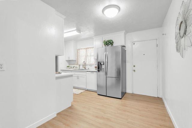 7284 Cromwell Way, Sacramento, CA 95822