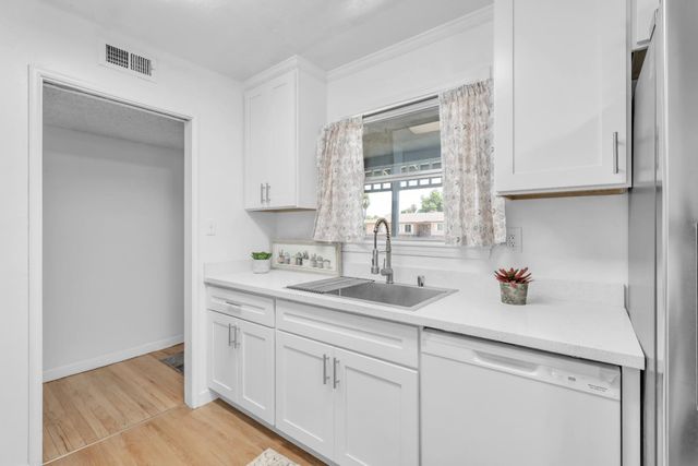 7284 Cromwell Way, Sacramento, CA 95822