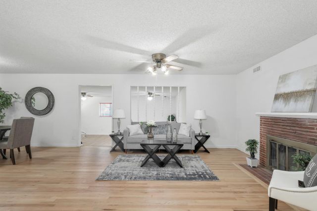 7284 Cromwell Way, Sacramento, CA 95822