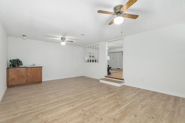 7284 Cromwell Way, Sacramento, CA 95822