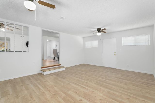 7284 Cromwell Way, Sacramento, CA 95822