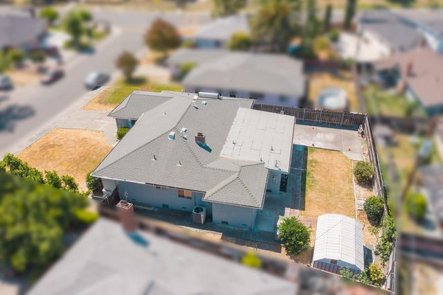 7284 Cromwell Way, Sacramento, CA 95822