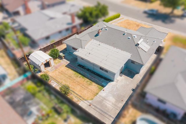 7284 Cromwell Way, Sacramento, CA 95822