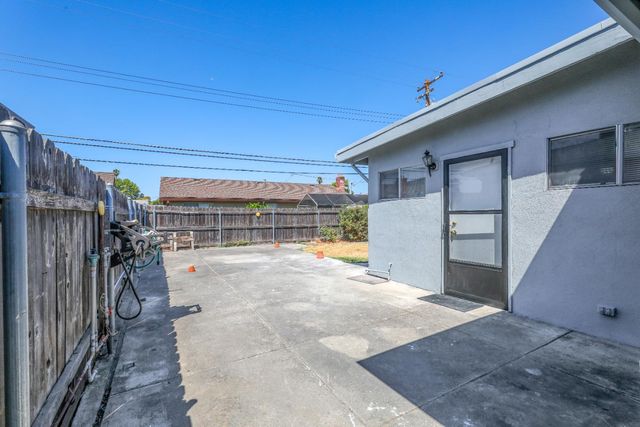 7284 Cromwell Way, Sacramento, CA 95822