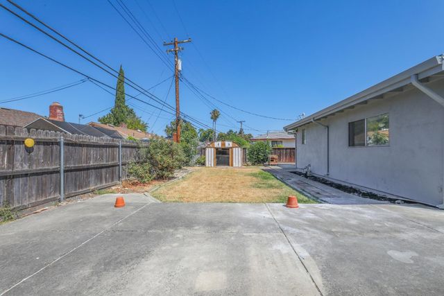 7284 Cromwell Way, Sacramento, CA 95822