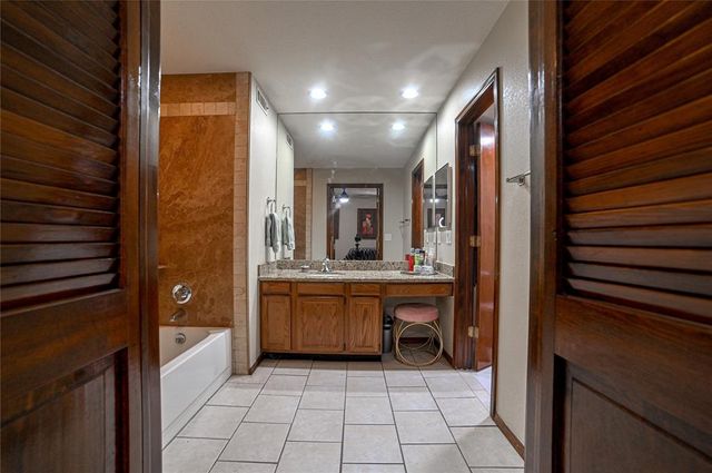 4400 Hemingway Drive 215, Oklahoma City, OK 73118