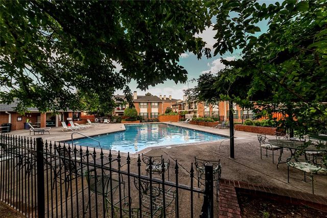 4400 Hemingway Drive 215, Oklahoma City, OK 73118