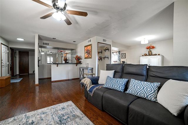 4400 Hemingway Drive 215, Oklahoma City, OK 73118