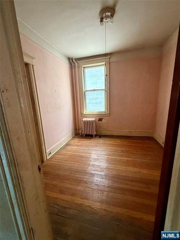 414 40th Street, Union City, NJ 07087