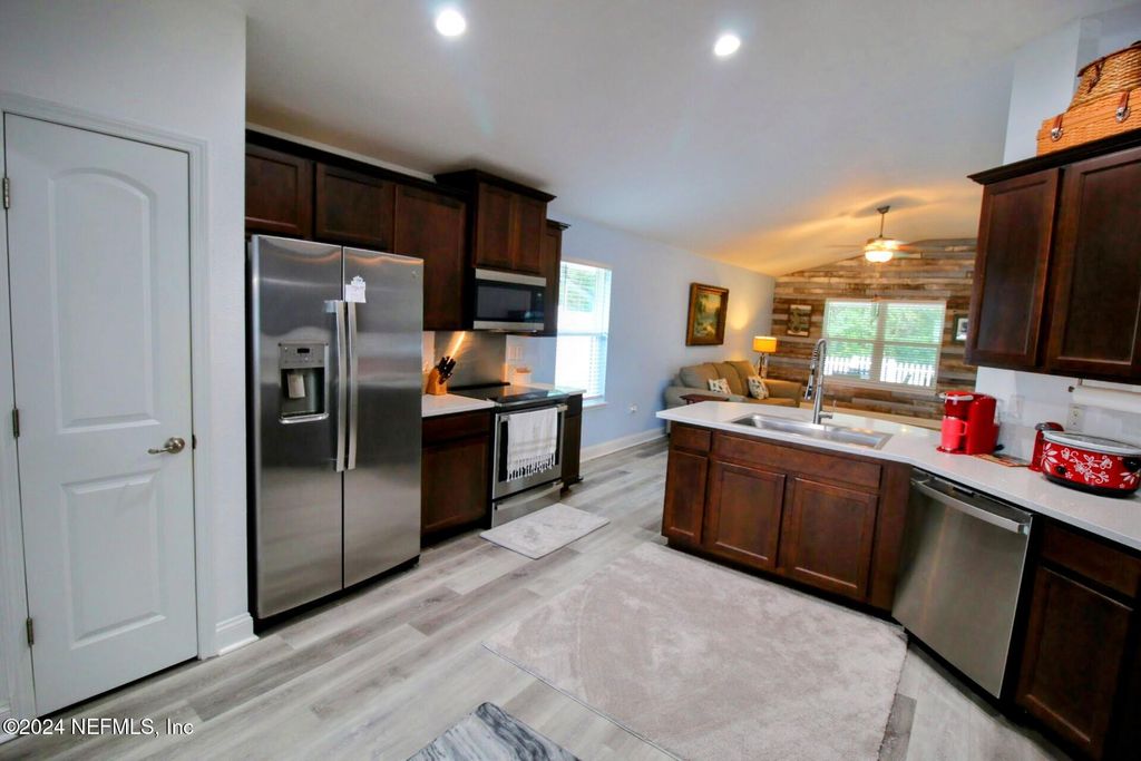 Image 6 of property listing at 78236 SADDLE ROCK Road, Yulee, FL 32097