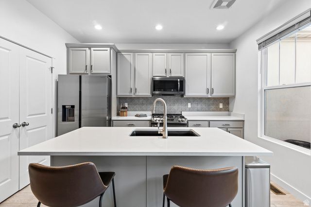 10643 S LAMOND DR, South Jordan, UT 84009