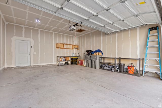 10643 S LAMOND DR, South Jordan, UT 84009