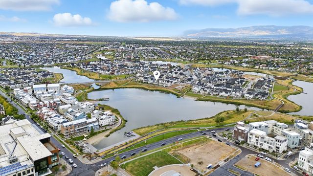 10643 S LAMOND DR, South Jordan, UT 84009