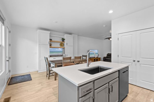 10643 S LAMOND DR, South Jordan, UT 84009