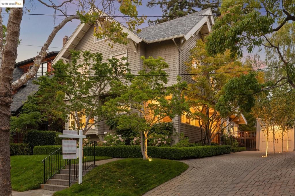 Image 1 of property listing at 236 Bonita Ave, Piedmont, CA 94611