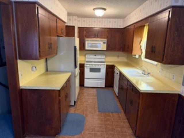 1928 E Ravena ST, Park City, KS 67219