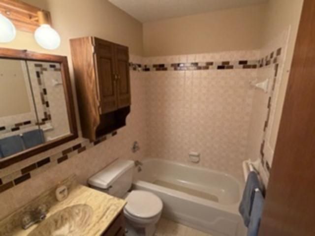 1928 E Ravena ST, Park City, KS 67219