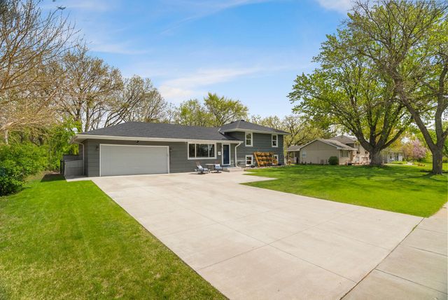 4916 Overlook Drive, Bloomington, MN 55437