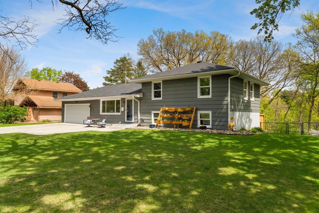 4916 Overlook Drive, Bloomington, MN 55437