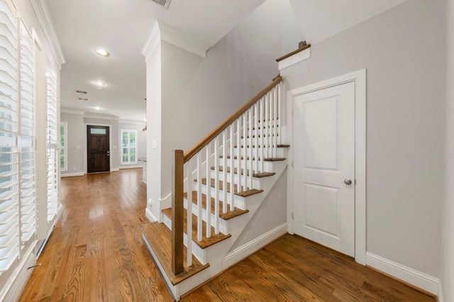 19 E Breezy Way, The Woodlands, TX 77380