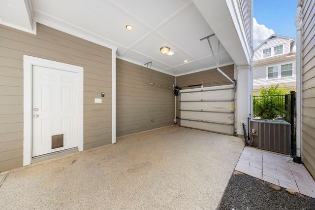 19 E Breezy Way, The Woodlands, TX 77380