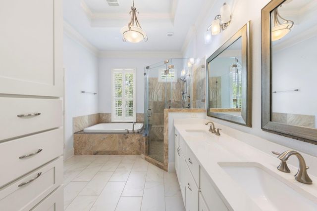 19 E Breezy Way, The Woodlands, TX 77380