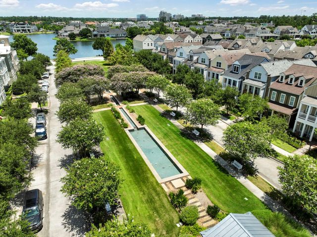 19 E Breezy Way, The Woodlands, TX 77380