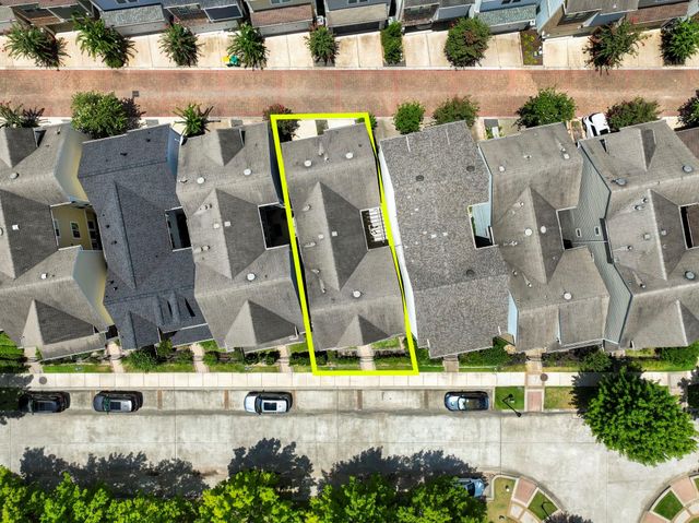 19 E Breezy Way, The Woodlands, TX 77380