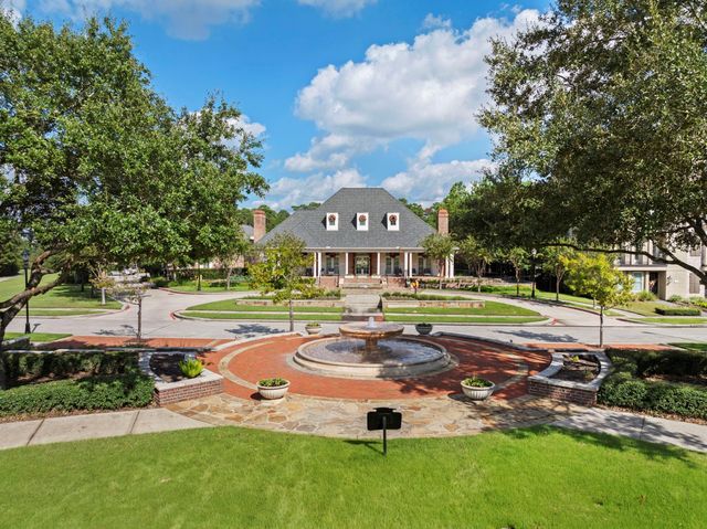 19 E Breezy Way, The Woodlands, TX 77380