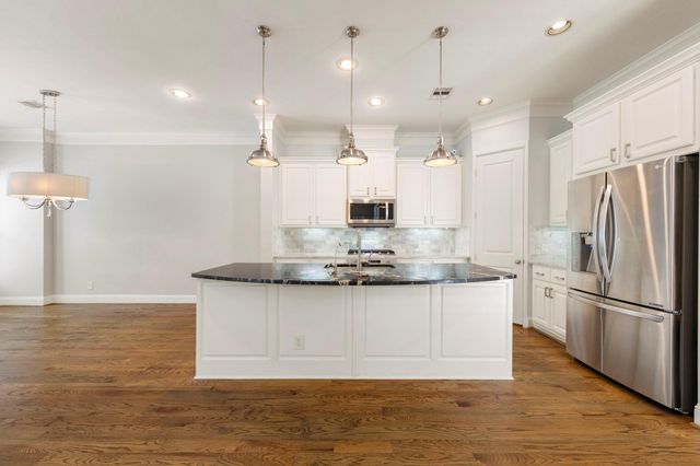 19 E Breezy Way, The Woodlands, TX 77380