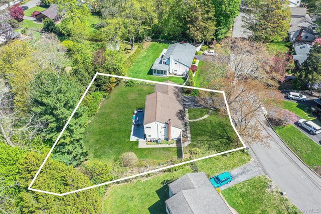 17 Gay Lore Drive, Huntington, NY 11743