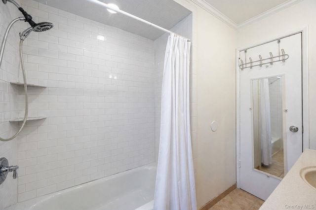 17 Gay Lore Drive, Huntington, NY 11743