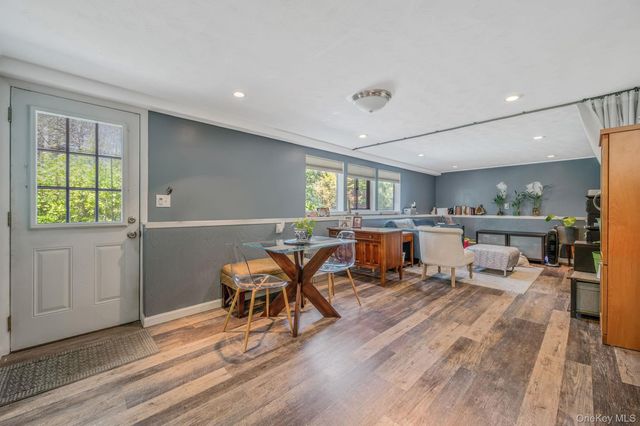 17 Gay Lore Drive, Huntington, NY 11743