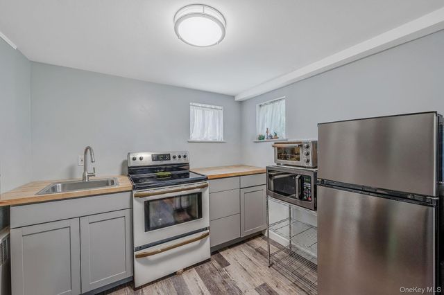 17 Gay Lore Drive, Huntington, NY 11743