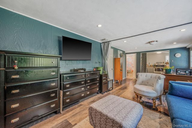 17 Gay Lore Drive, Huntington, NY 11743