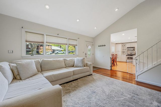 17 Gay Lore Drive, Huntington, NY 11743