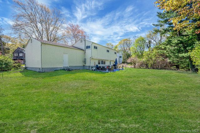 17 Gay Lore Drive, Huntington, NY 11743