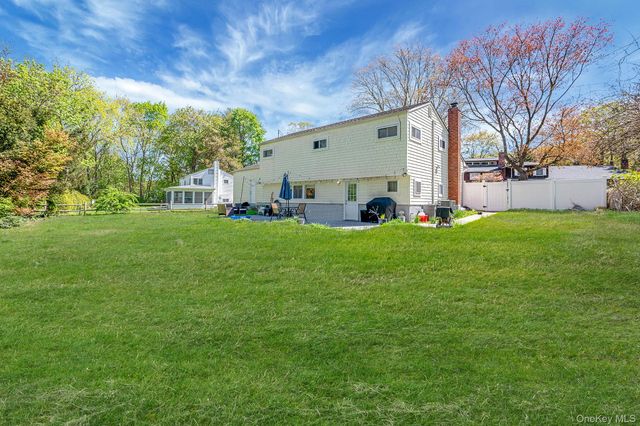 17 Gay Lore Drive, Huntington, NY 11743