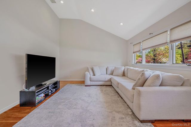 17 Gay Lore Drive, Huntington, NY 11743