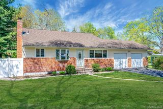 17 Gay Lore Drive, Huntington, NY 11743