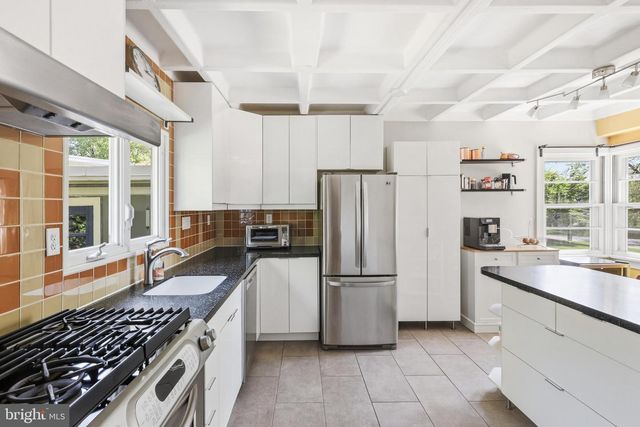 8207 MACARTHUR RD, Wyndmoor, PA 19038