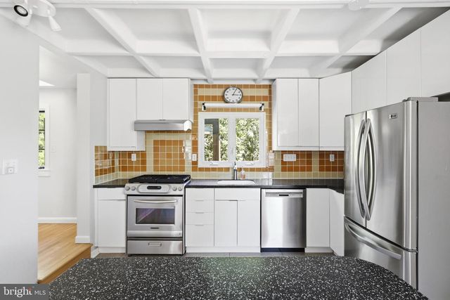 8207 MACARTHUR RD, Wyndmoor, PA 19038